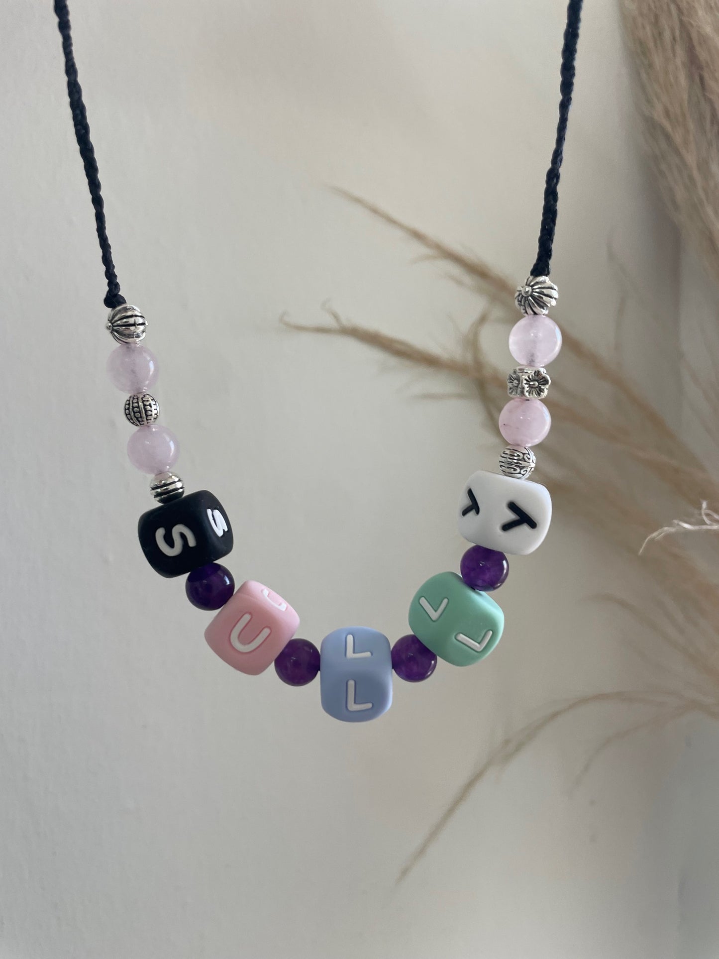 COLLIER PERSONALISABLE AVEC PIERRES DE VERTUES - QUARTZ ROSE ET AMETHYSTE